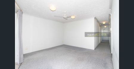 2br mid floor unit, one street from beach - Photo 3