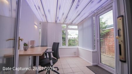 37 Eastfield Crescent - Photo 3