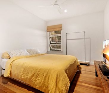RENOVATED THREE-BEDROOM HOME CLOSE TO BEACH & CAFES - Photo 4