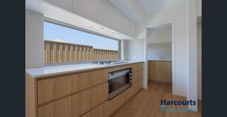 Brand-New Luxury Living in the Heart of Mandogalup - Photo 3