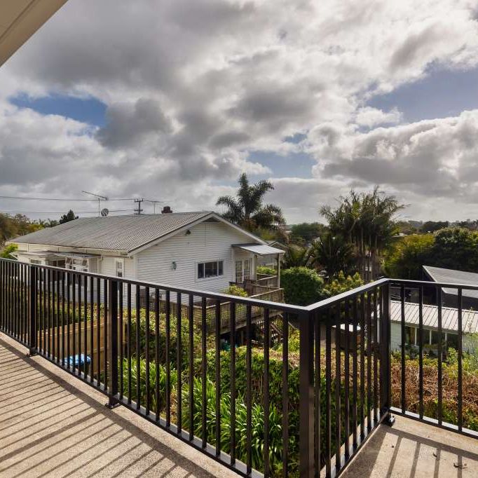 Fully Renovated 3 Bedroom upstairs unit - Photo 1