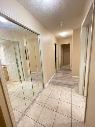 Exquisite 2 bedroom 2 bath condo located in downtown West! - Photo 4