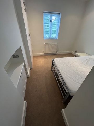 2 Bed Flat, Birkbeck Road, SW19 - Photo 3