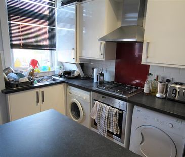 Wrangthorn Terrace, Hyde Park, LS6 1HH, Leeds - Photo 2