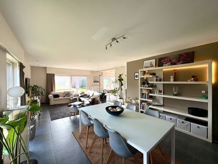 RECENTE VILLA MET DRIE SLAAPKAMERS - TERRAS - TUIN - GARAGE EN TUINHUIS - Foto 5