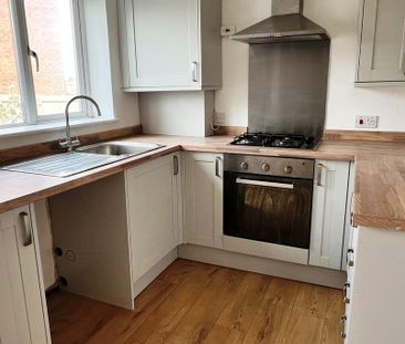 2 bedroom end of terrace house to rent - Photo 5