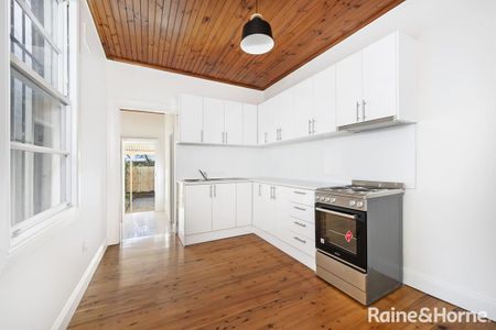 Newly Renovated Two Bedroom House - Photo 3