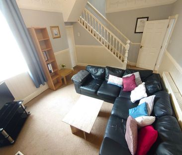 4 bedroom semi-detached house to rent - Photo 5