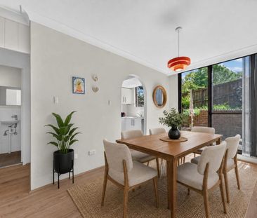 PRIVATE FAMILY TOWNHOUSE WITH DIRECT STREET ACCESS - Photo 2