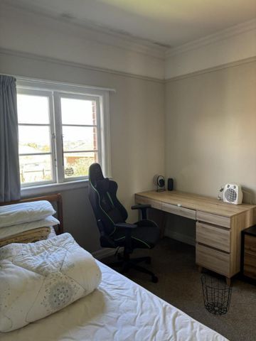 2/3 bedrooms home with plenty parking spaces - Photo 2