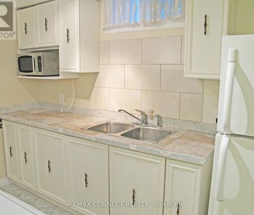 #Lower - 73 Carisbrooke Square – Toronto E11, Ontario - Photo 1