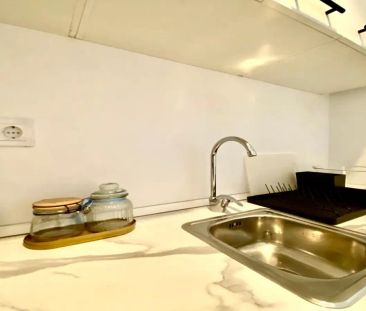 Room in a shared 9-bedroom apartment for rent in Palacio. - Photo 6