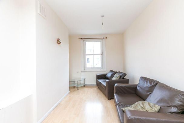 3 bedroom flat to rent - Photo 1