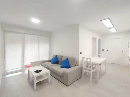 Alquiler de piso en Calle Autonomia - Photo 4