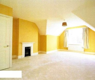 Bedroom Maisonettet Floor In Cranleigh, GU6 - Photo 4