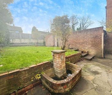 Courtlands, Maidenhead, SL6 - Photo 1