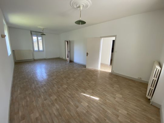 Location Maison 5 pièces 152m² ST ASTIER 24110 - Photo 1