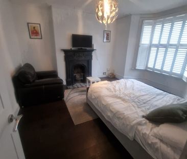 2 Bed Flat, Pellant Road, SW6 - Photo 6