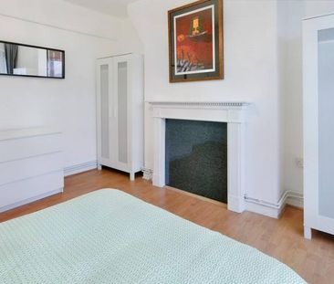 3 bedroom flat to rent - Photo 6