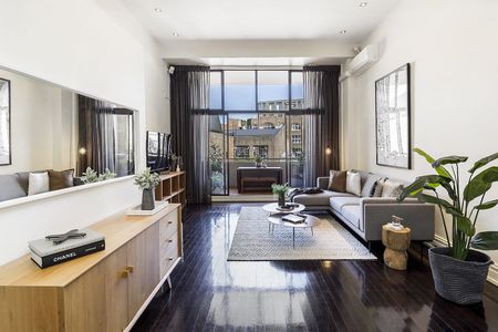 Chic, Contemporary & Cool – The Quintessential Warehouse Pad - Photo 3