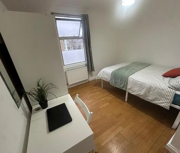 5 bedroom flat share to rent - Photo 4