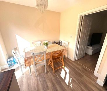 3 bedroom end of terrace house to rent - Photo 3