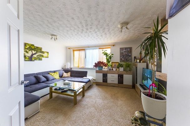 2 Bed Flat, Taranto Road, SO16 - Photo 1