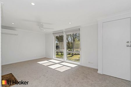 Modern Family Living - Photo 4