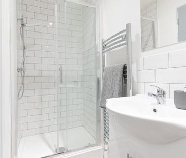 Grosvenor #75 - Photo 3