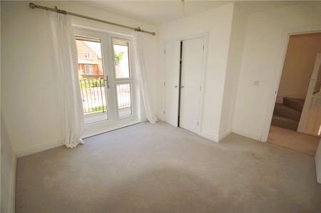4 bedroom semi-detached house to rent - Photo 2