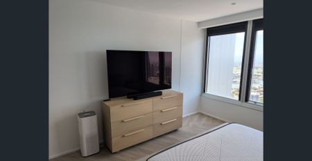 Spacious Luxury 2-Bed, 2-Bath Apartment Q1 Building, Surfers Paradise - Photo 3