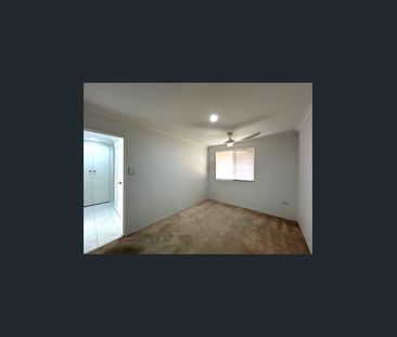 LOCATION !!! CLOSE TO SHOPS AND SCHOOL - Photo 3