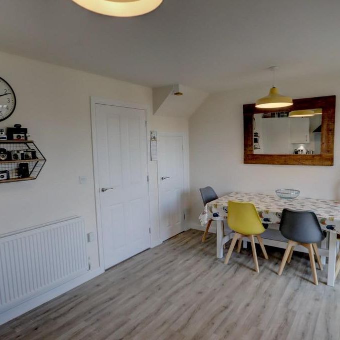 3 bedroom semi-detached house to rent - Photo 1