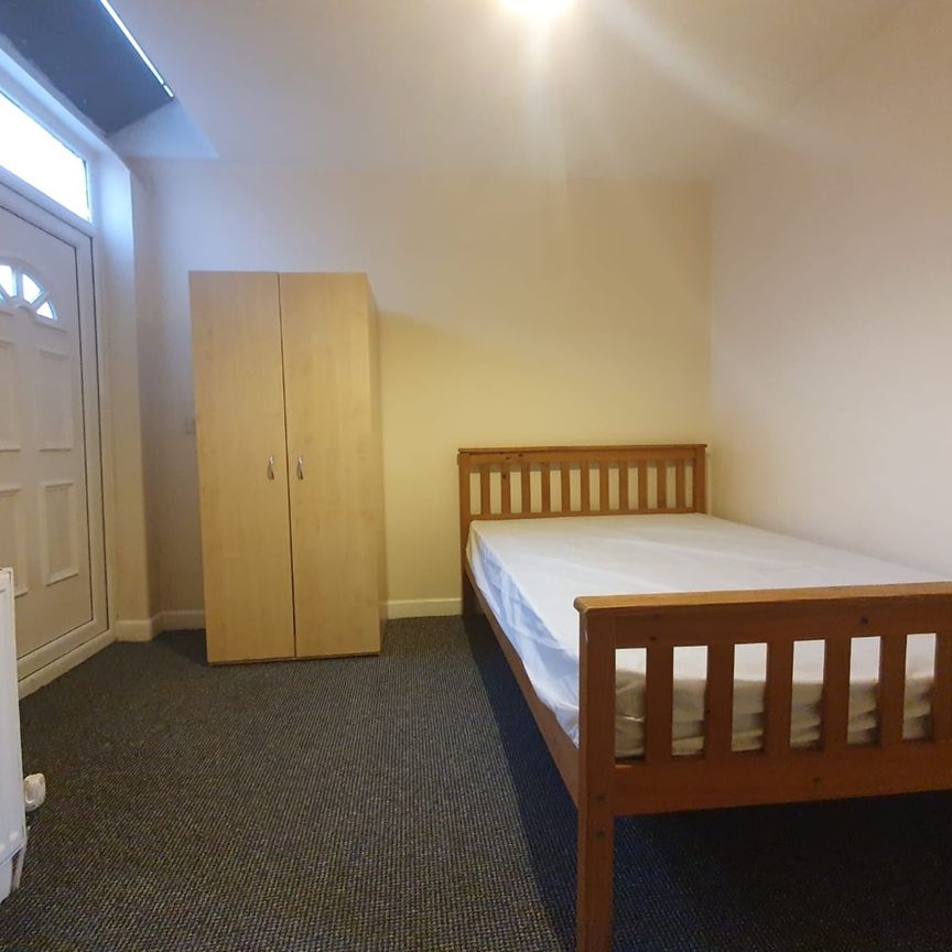 1 Bed Flat, Ashley Street, M6 - Photo 1