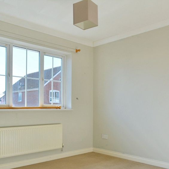 £1,675 PCM - Photo 1