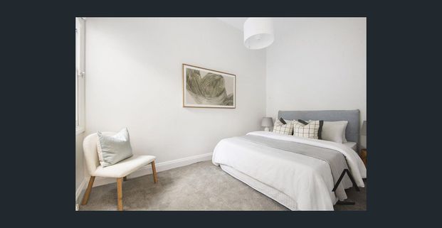 Sophisticated home in cul de sac - Photo 1