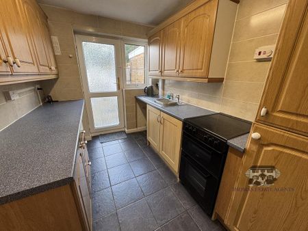 3 bedroom terraced house to rent - Photo 5