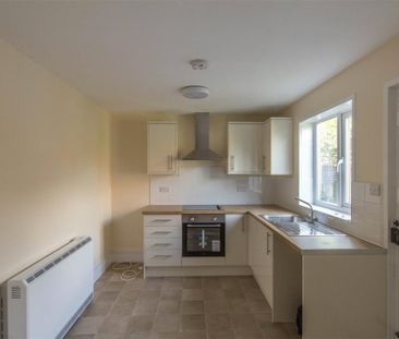 2 bedroom terraced house to rent - Photo 3