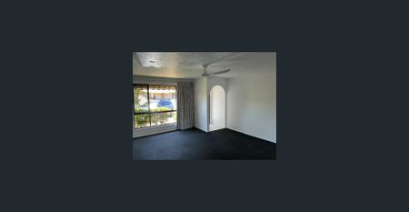 2 BEDROOM DUPLEX FRESHLY PAINTED. - Photo 2