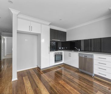 Perfectly positioned, low maintenance living in Lilydale - Photo 6
