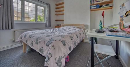 4 bedroom semi-detached house to rent - Photo 2