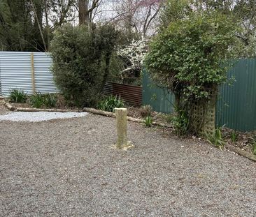 Sunny Three Bedroom Home - Photo 5