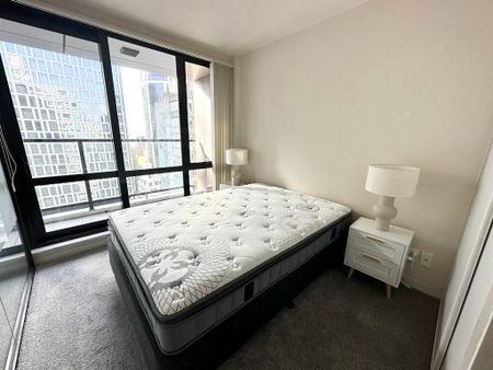 Spacious, furnished apartment in the City Gardens Apartments available now. Free use of the gym included. - Photo 4
