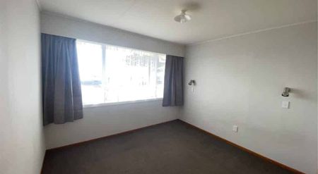 3 BEDROOMS IN SPOTSWOOD. - Photo 3