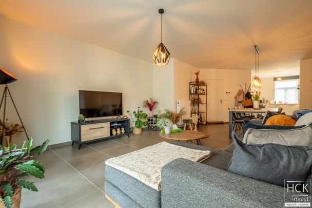 KRUISHOUTEM – Energiezuinig gelijkvloers appartement met 2 SLPK én garage - Photo 1