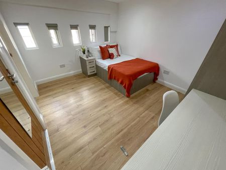 5 bedroom semi-detached house to rent - Photo 3