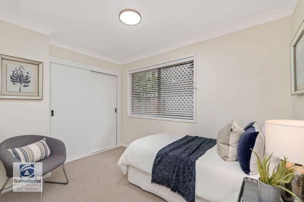 Immaculate Freestanding Villa - Stroll to Everything! - Photo 1