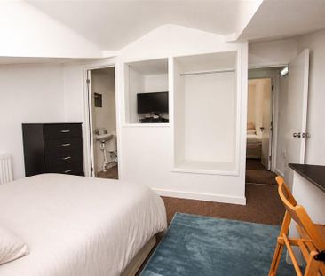 6 bedroom apartment to rent - Photo 4