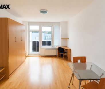 Pronájem bytu 1+kk a garsoniéry 35 m² - Fotografie 1