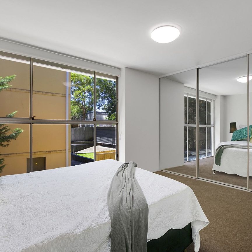 2 Bedroom apartment in fabulous location! - Photo 1